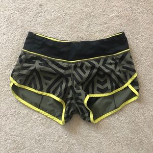Lululemon Size 2 Chevron Speed Shorts